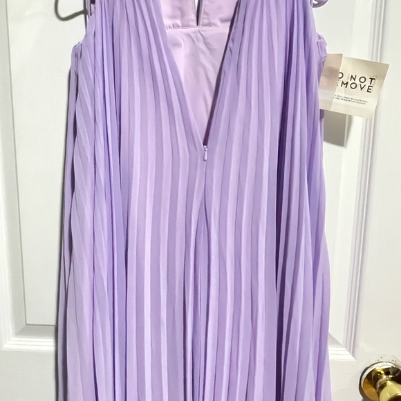 Fame and Partners Lilac Gown - Picture 9 of 16